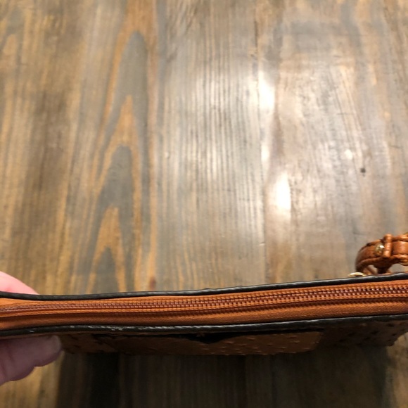 NEW! Nice faux Ostrich Skin Wristlet with strap. - Picture 5 of 7